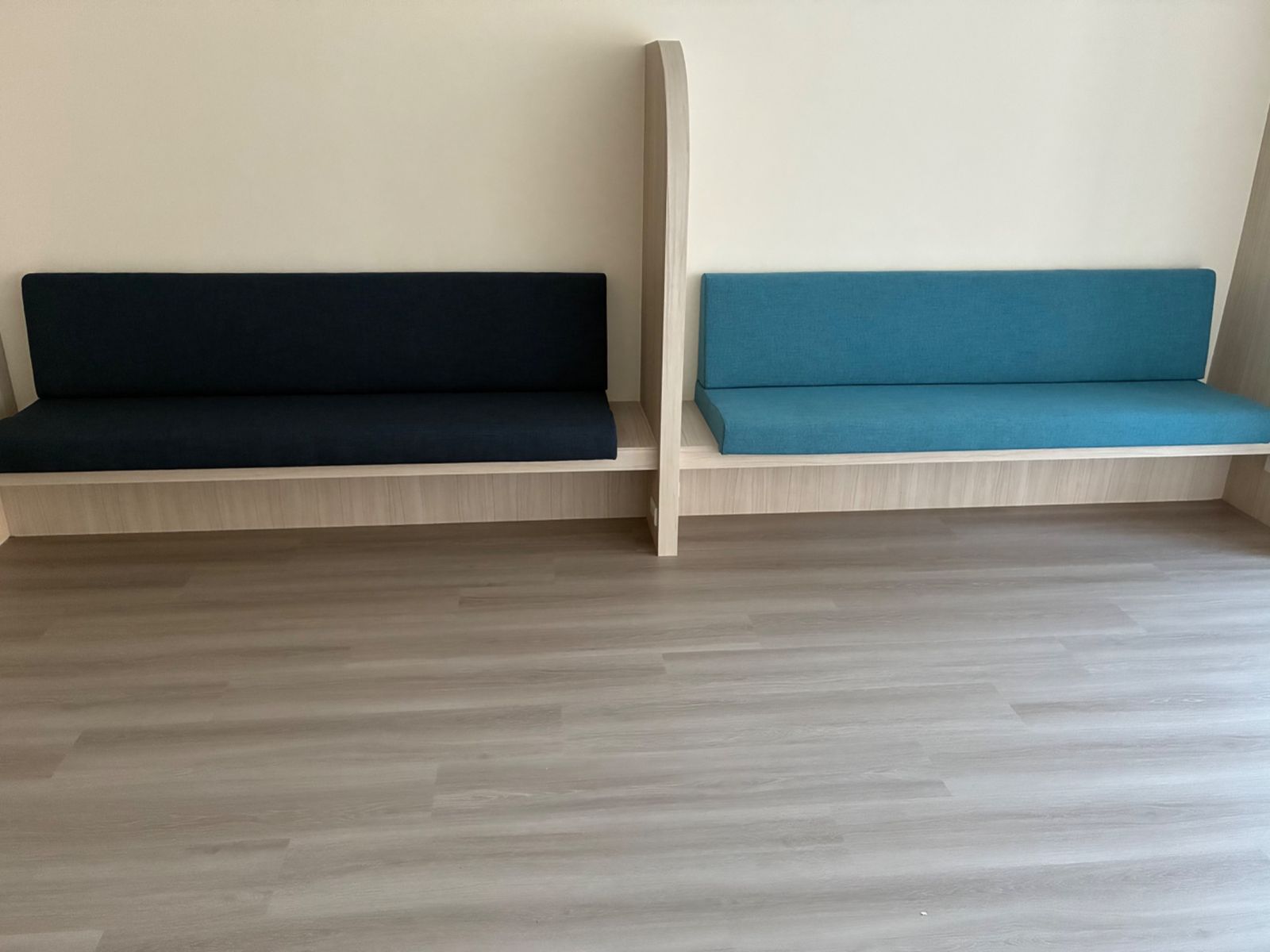 一樓｜卡座左右分區